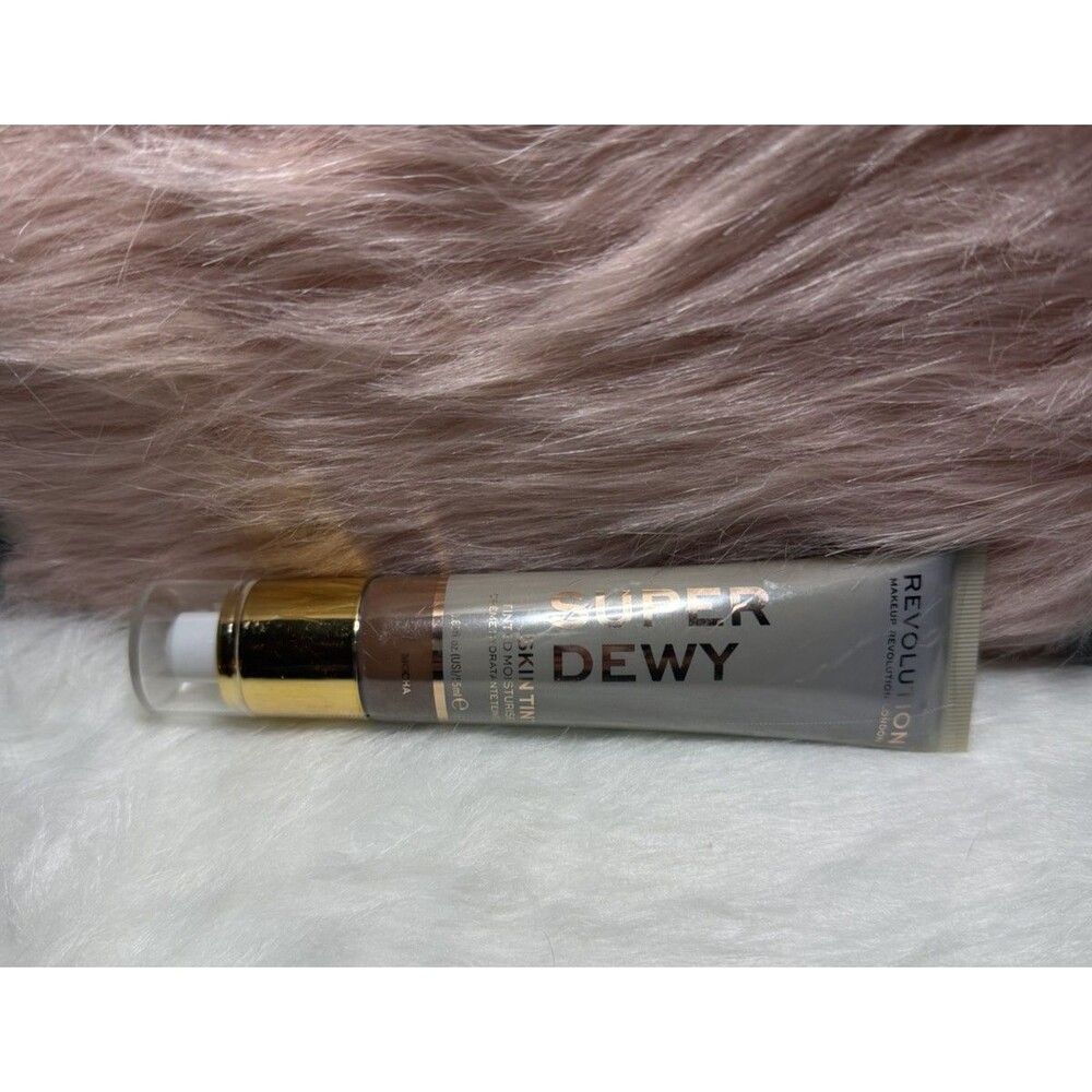Revolution Super Dewy Skin Tint Mocha • Dewy Natural Coverage • Vegan • NEW